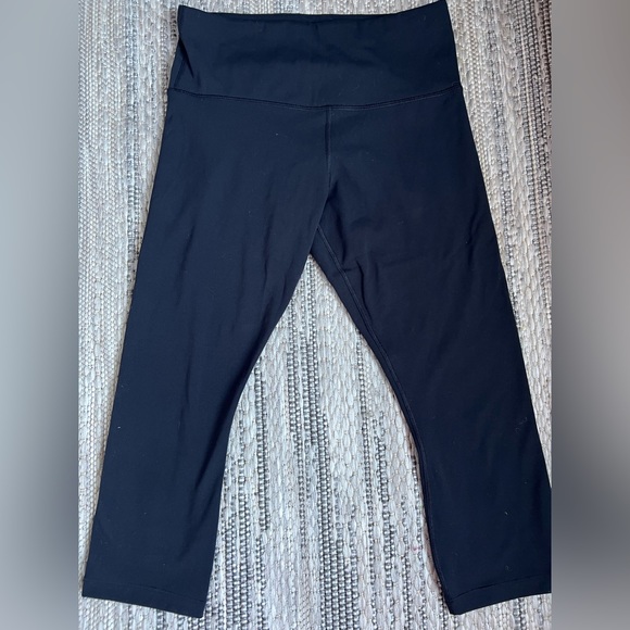 Lorna Jane black 3/4 leggings - Picture 2 of 4